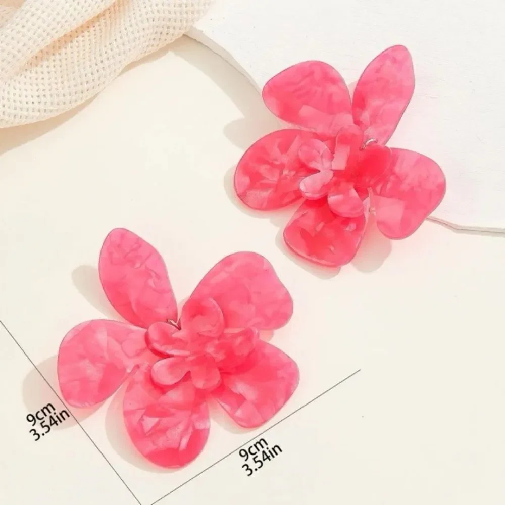 ✨🆕 🌸 BoHo Statement Flower Design Dangle Earrings 🌸✨avail in White & Pink 🌸✨